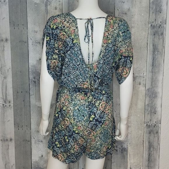 BCBGeneration Floral Multi Romper - Picture 9 of 14